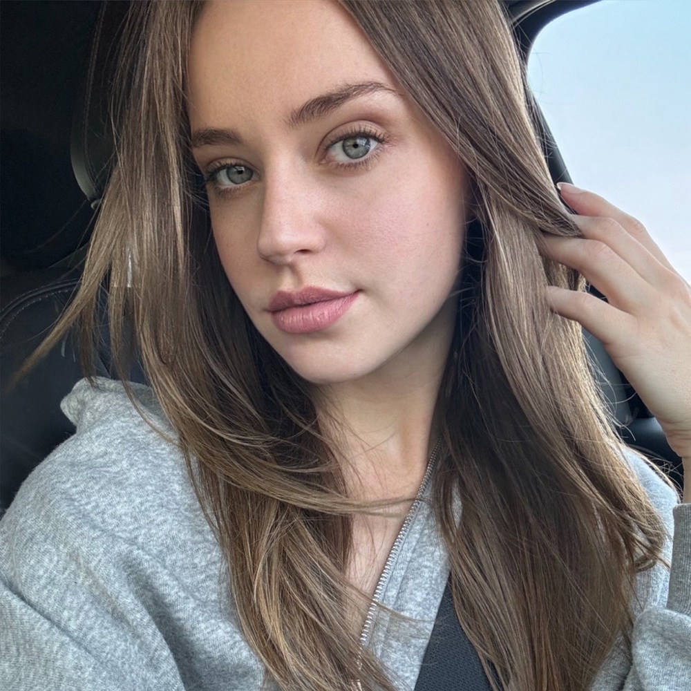 Meet your Posher, Caitlin